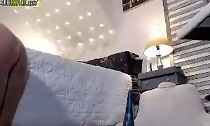 milf masturbates on webcam