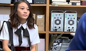 19yo asian schoolgirl sucks guards cock
