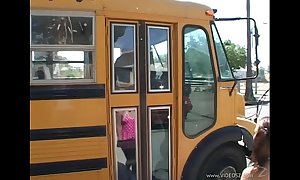 School--bus--girls--scene4