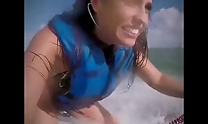 Vacaciones con el culo al aire en moto acuá_tica