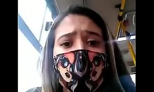 Morra se masturba en bus publico y deja todo mojado